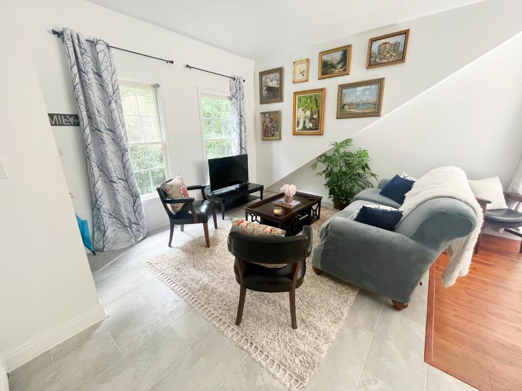 Elegant Guest Studio in Upscale Community photo 4