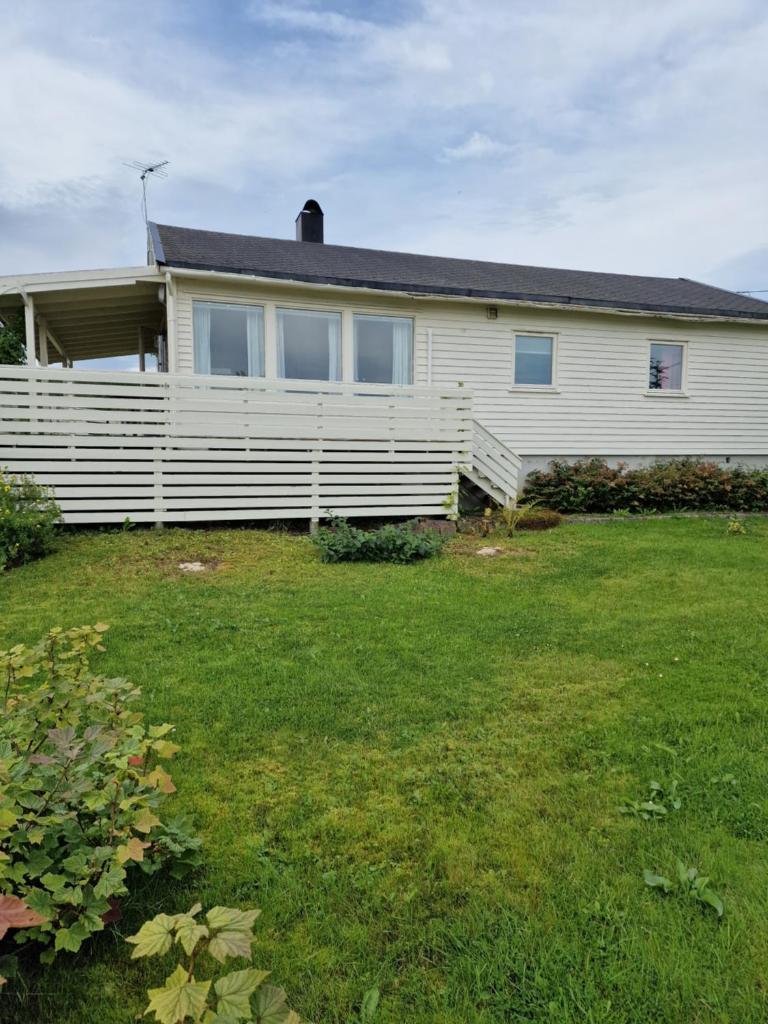 Warm and cozy cottage, Great location photo 4