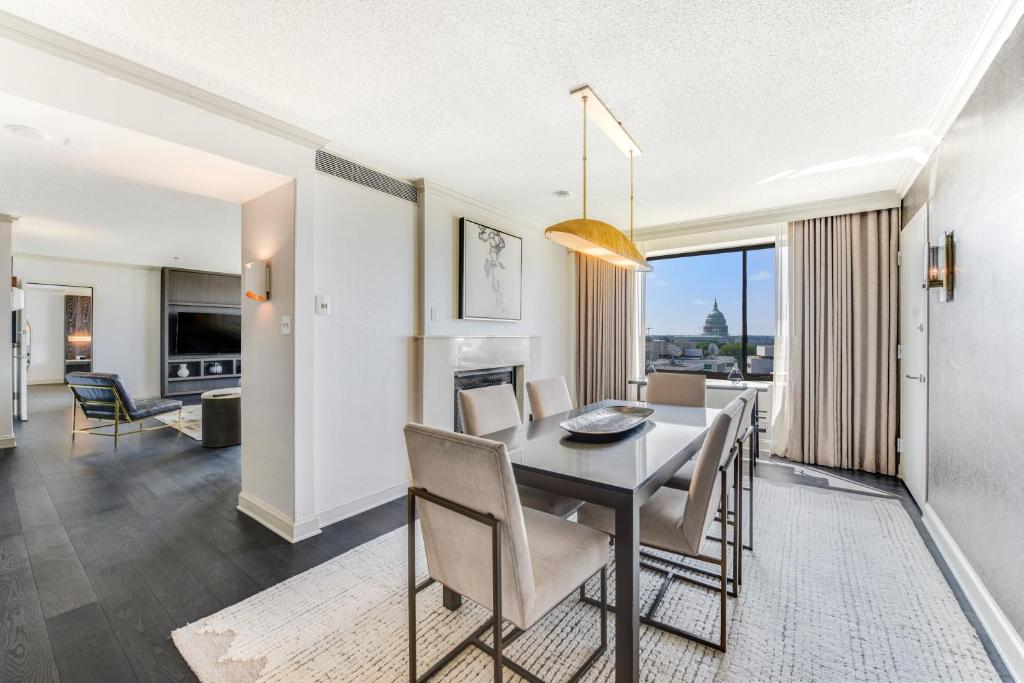 Hilton Washington DC Capitol Hill Room Type - Executive King Suite with Capitol View