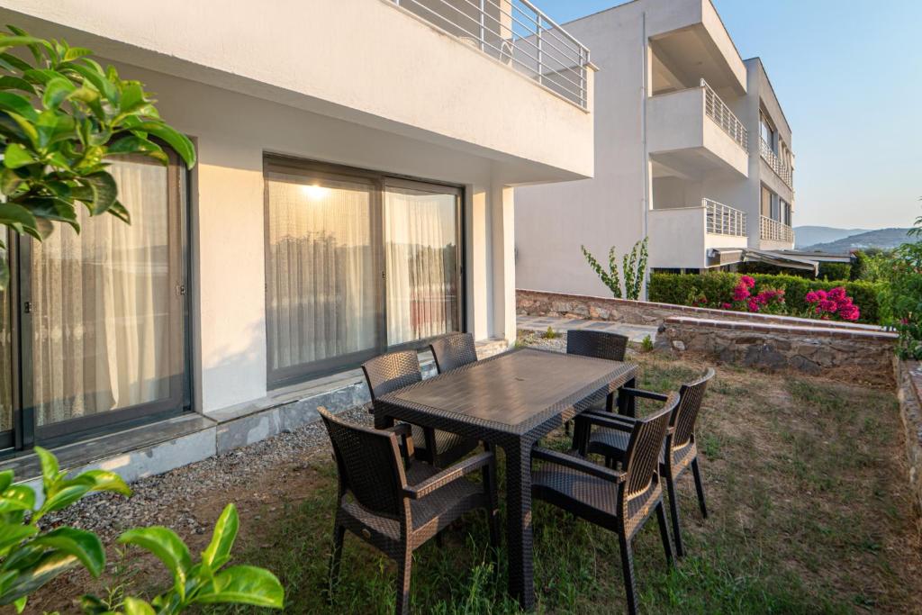 Vacation Flat w Pool Garden in Bodrum photo 3