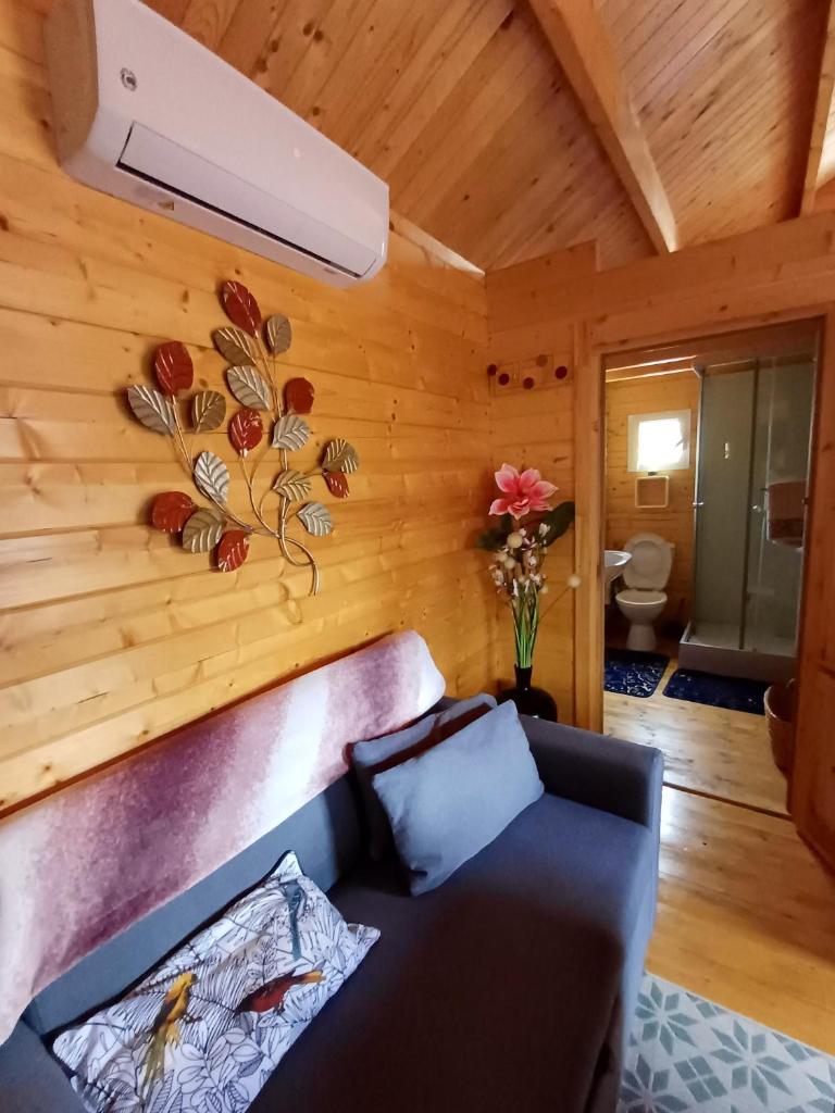 Chalet d'une chambre avec terrasse amenagee et wifi a L'Etang Sale photo 2