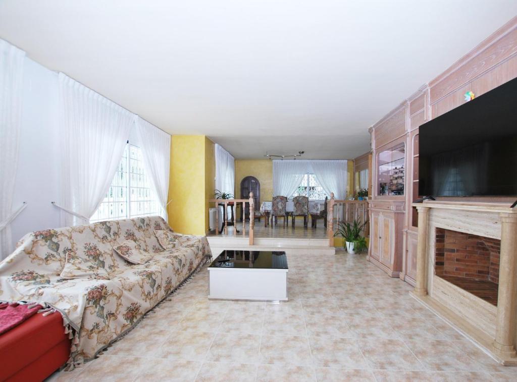 Sunny house photo 1