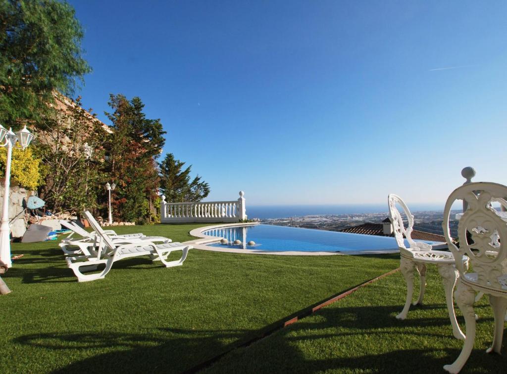 Sunny house photo 3