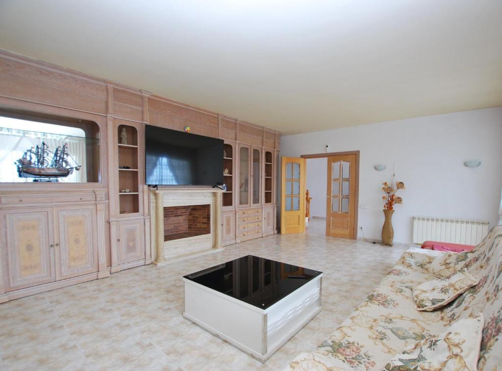 Sunny house photo 4