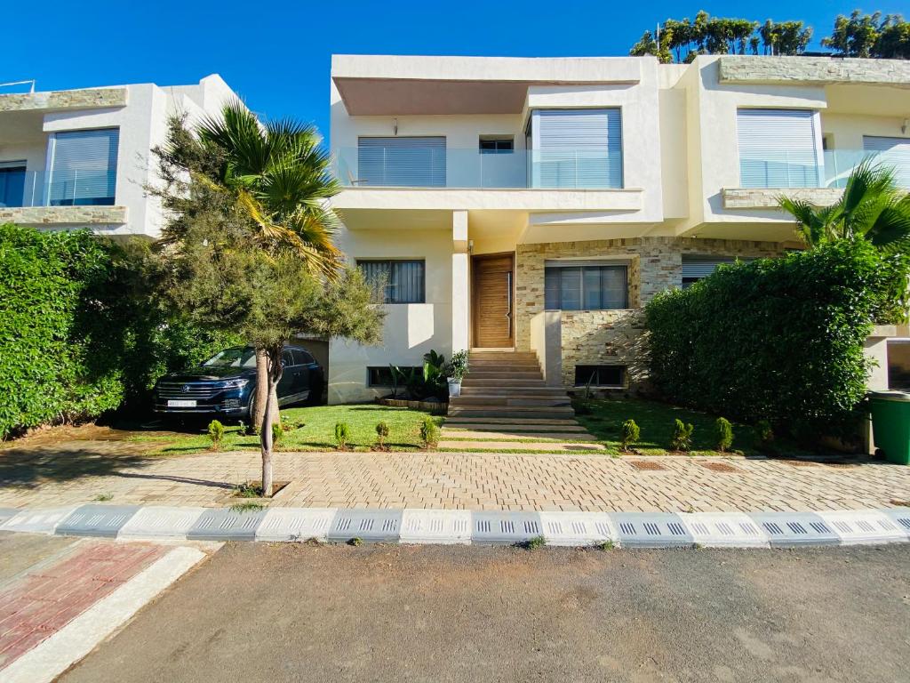 Best location luxury Villa with pool photo 1