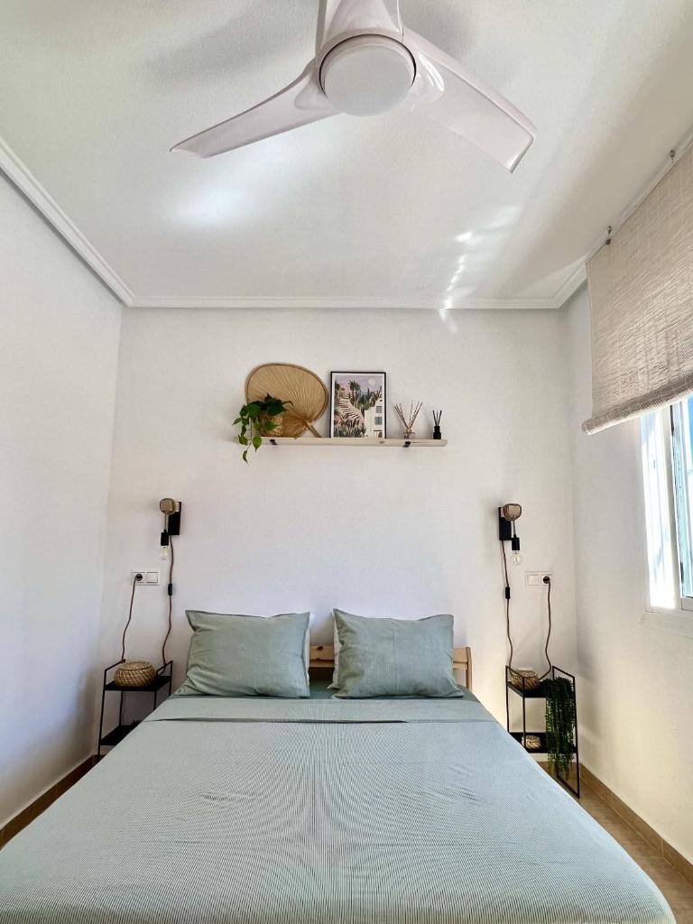 Casa Canarias en Alicante, playa y piscina