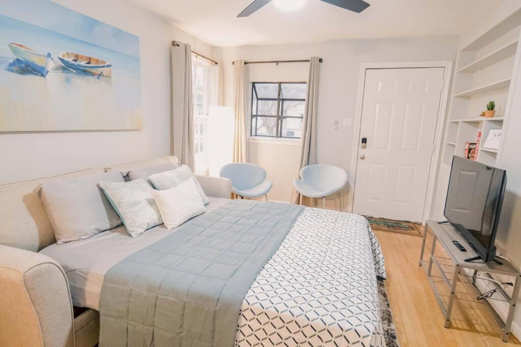 Cozy Retreat on Ferdell photo 2