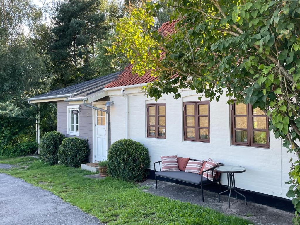 A true nature pearl in idyllic surroundings but close to the city photo 1
