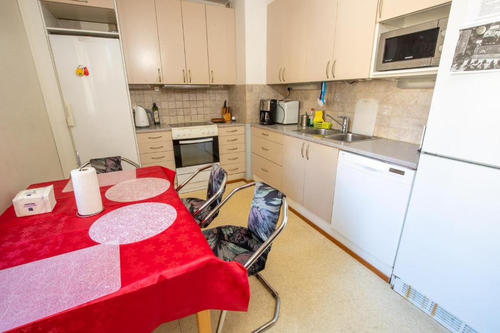 MIA Room and Balcony in Shared Home photo 4