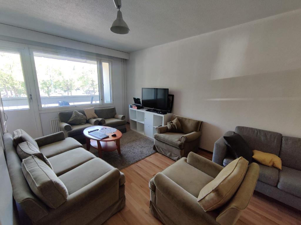 MIA Room and Balcony in Shared Home photo 1