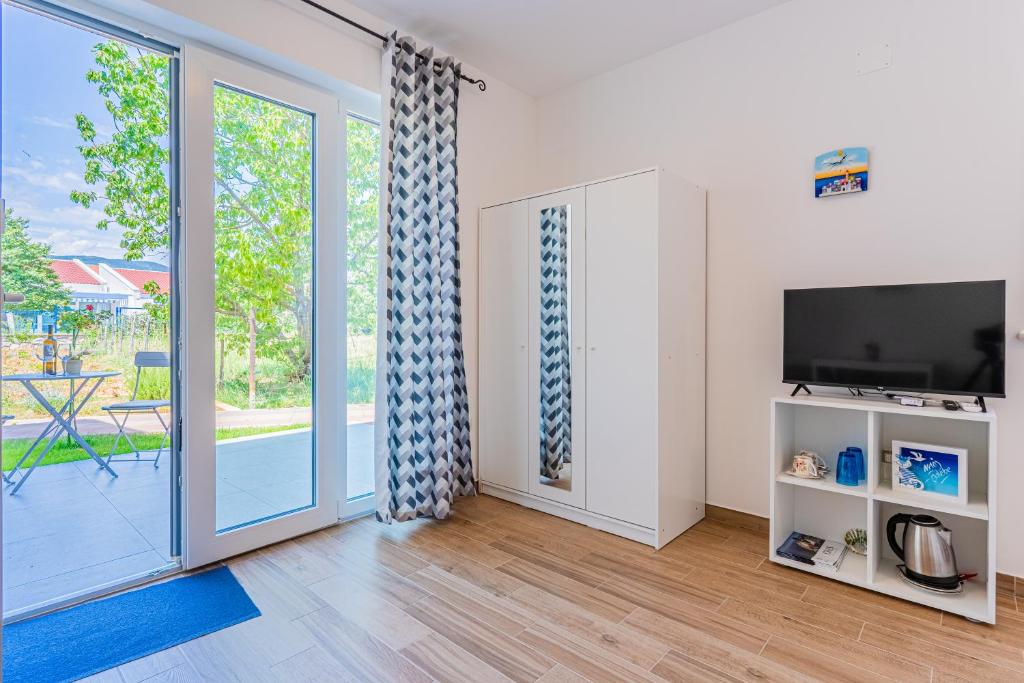 New 4 star Room M&A in town Cres photo 2