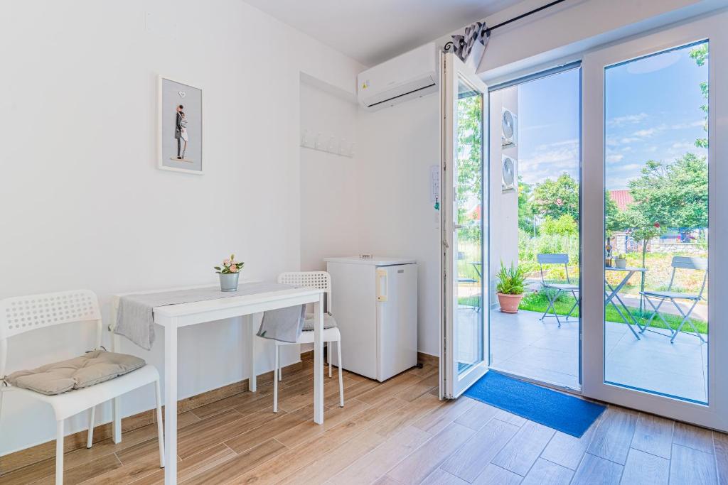 New 4 star Room M&A in town Cres photo 4