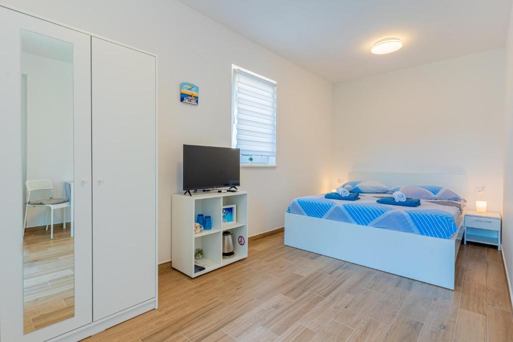 New 4 star Room M&A in town Cres photo 3