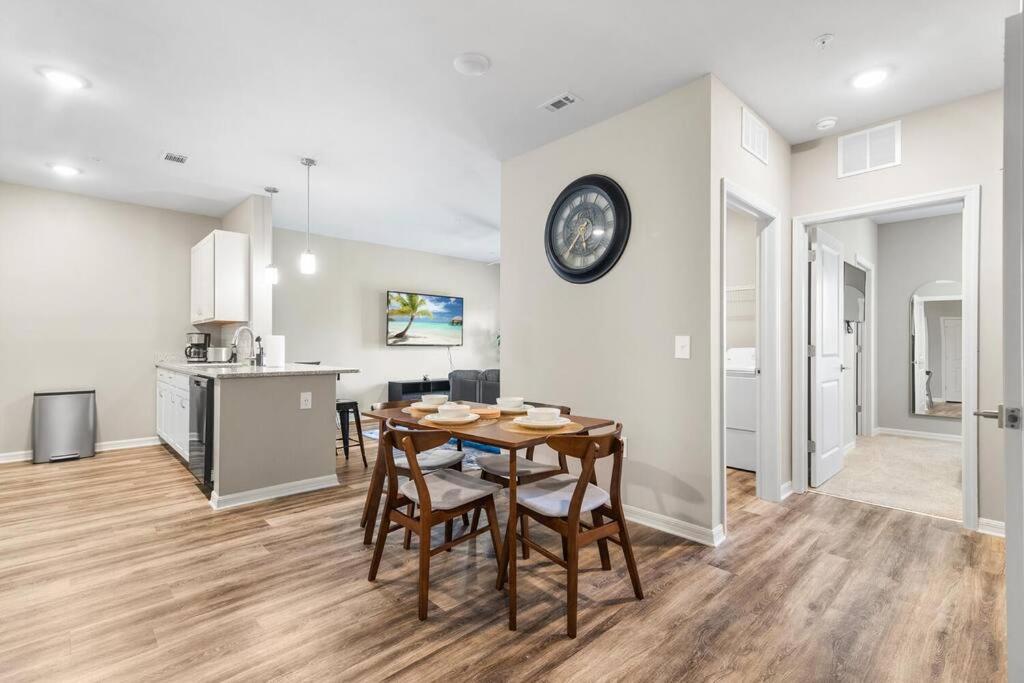 Luxe 1BR/1BA: Dive, Rest, Explore. Book Now! photo 3