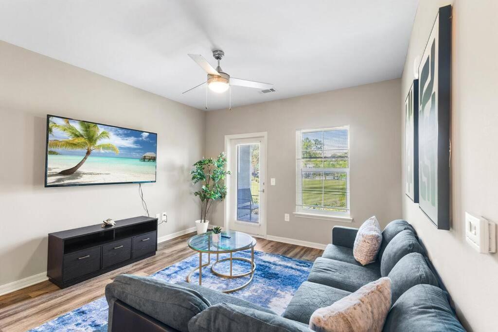 Luxe 1BR/1BA: Dive, Rest, Explore. Book Now! photo 2