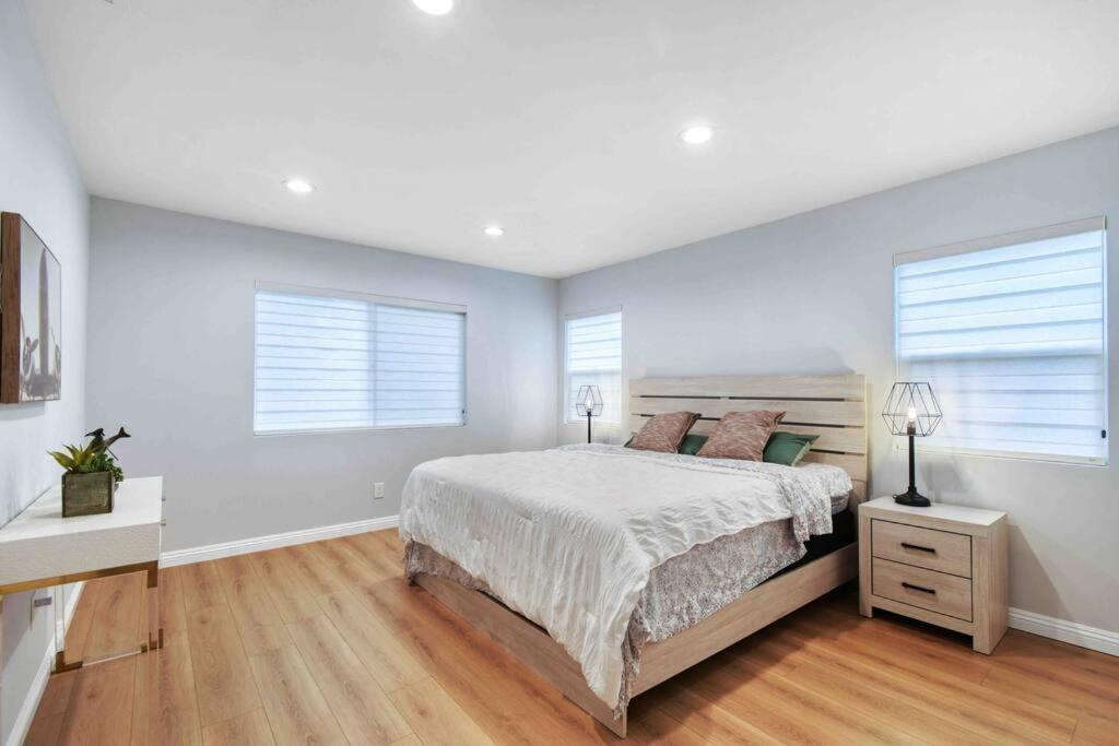 Spacious & Modern 4B3B house in Pasadena