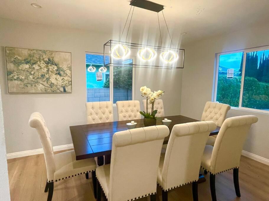 Spacious & Modern 4B3B house in Pasadena photo 3