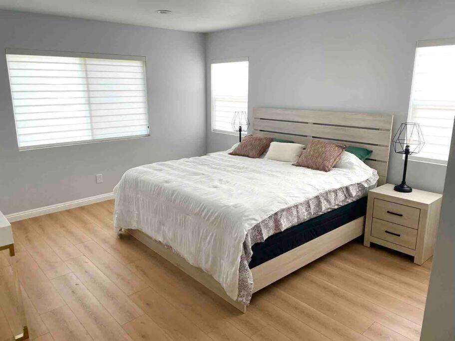 Spacious & Modern 4B3B house in Pasadena photo 4