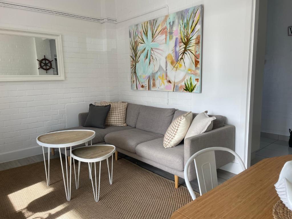 The Wheelhouse - 2BR Waterfront Apt in town photo 3