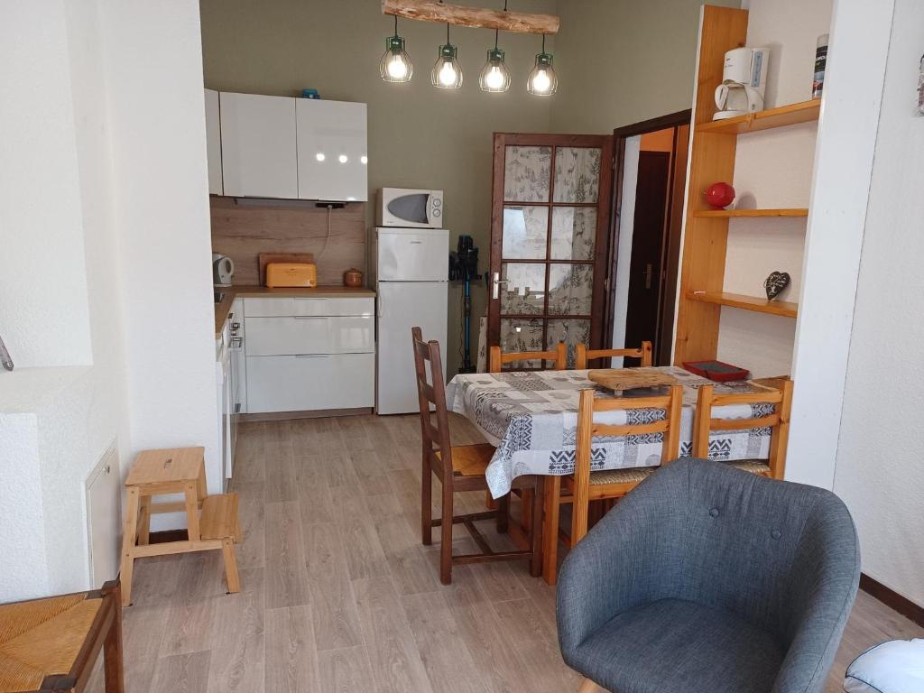 Appartement Albiez-Montrond, 2 pièces, 5 personnes - FR-1-618-35 photo 4