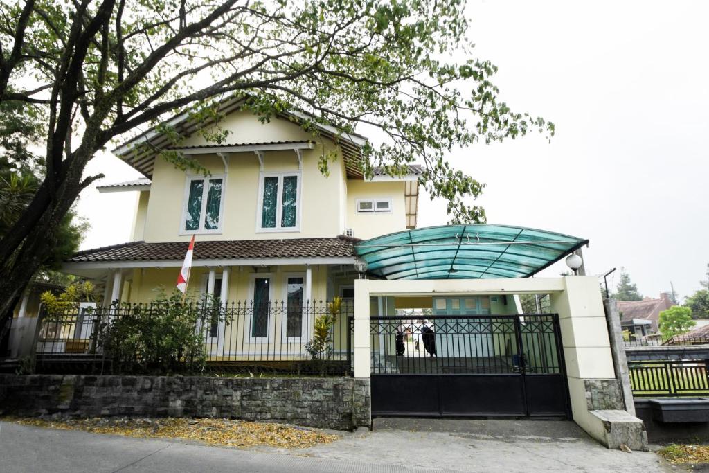 Villa Puncak Kota Bunga, Swarna Villa Swimming Pool photo 3