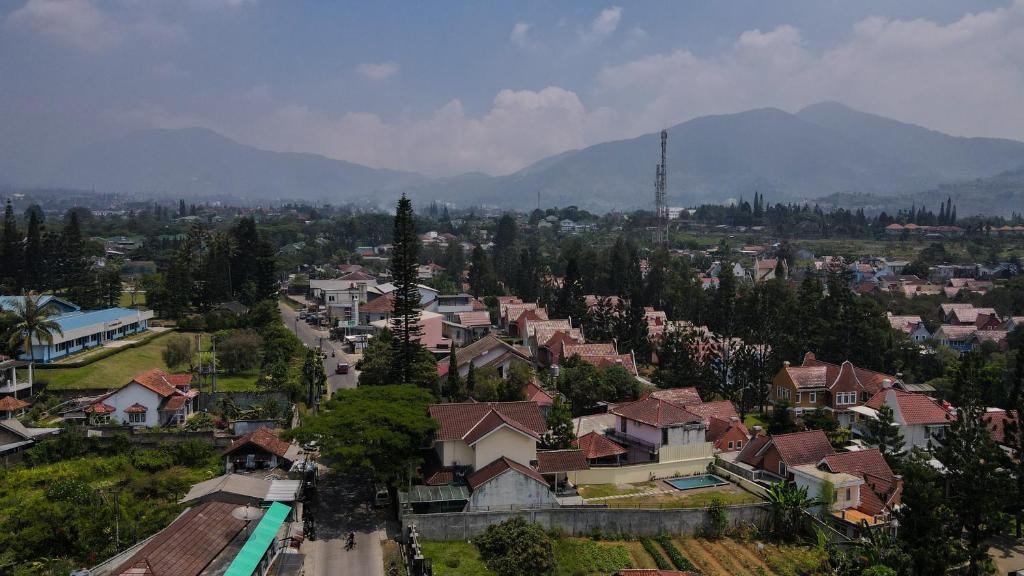 Villa Puncak Kota Bunga, Swarna Villa Swimming Pool photo 2
