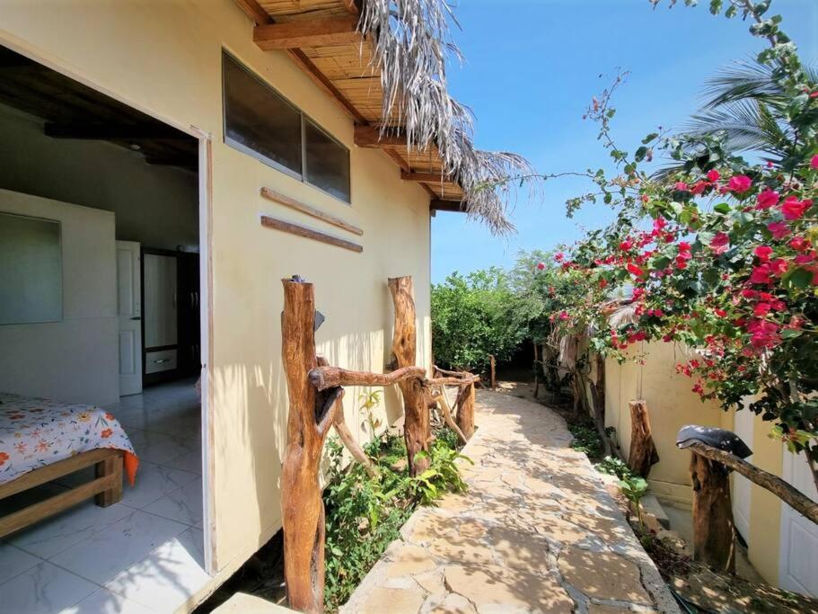 Bright Bungalow 6 Close to Ocean photo 4