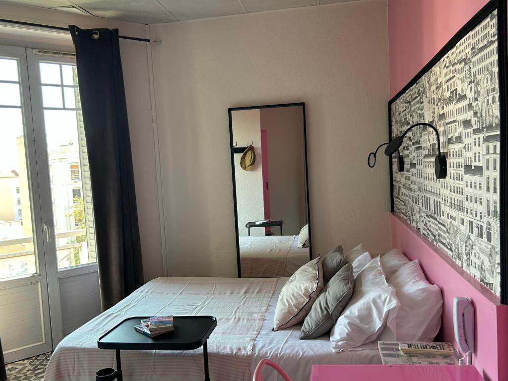Hôtel de la Croix-Rousse photo 2