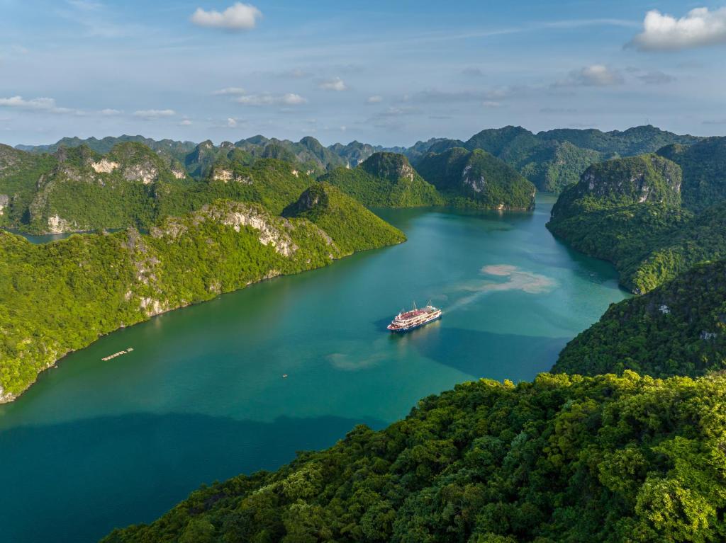 Aqua Of The Seas Cruise Halong