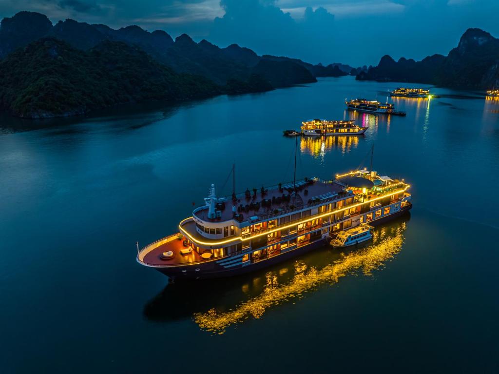 Aqua Of The Seas Cruise Halong