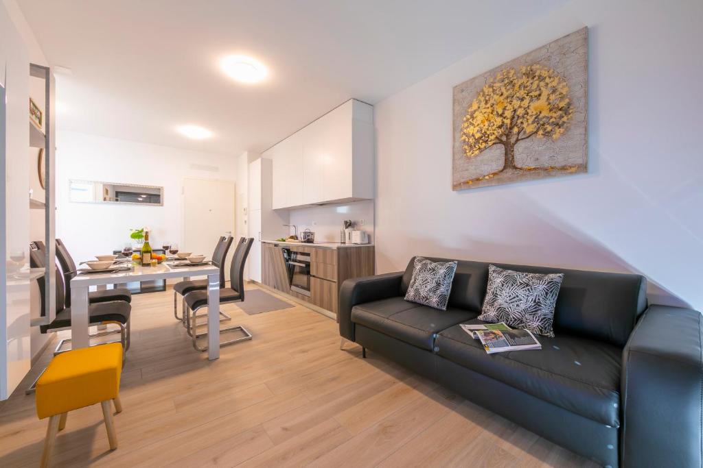 Charming Home - Happy Rentals