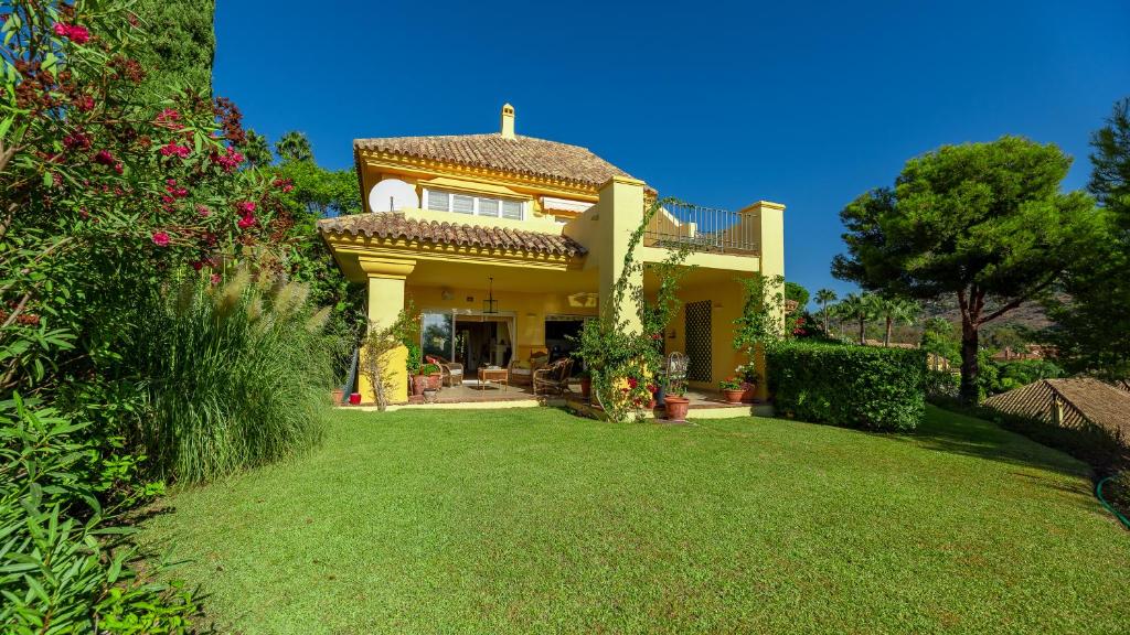 Golf Villa in Marbella, Frontline Golfvilla in RioReal Golf, Marbella