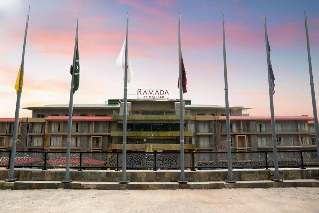 Ramada by Wyndham Murree Lower Topa Resort photo 2