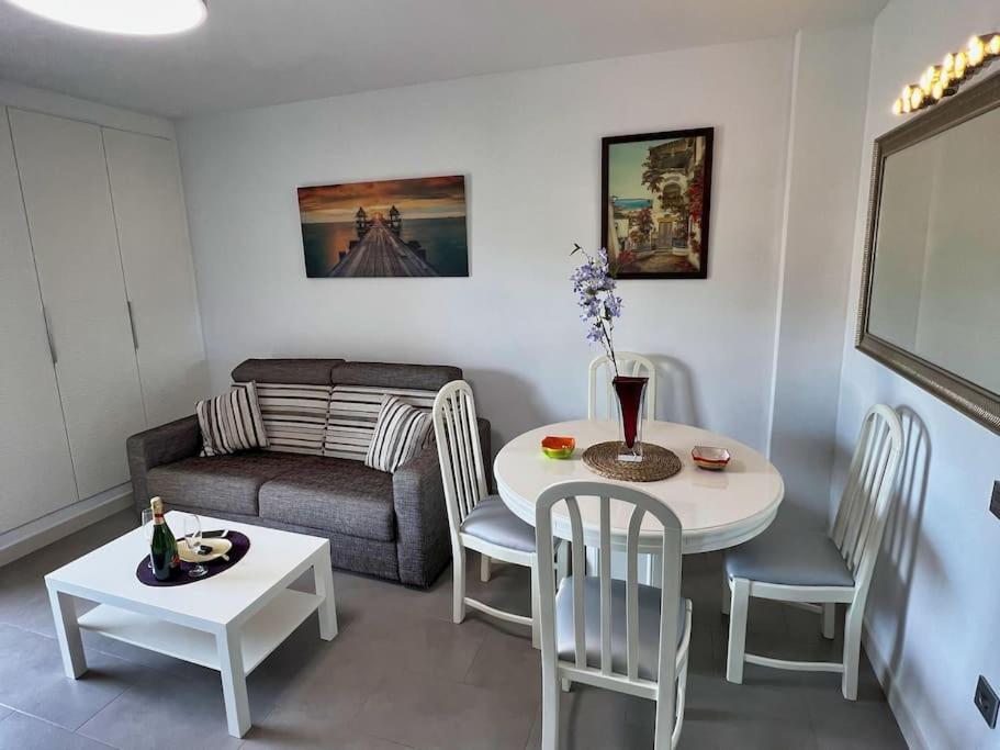 New Studio in Resort, with Water park (100m beach) photo 1