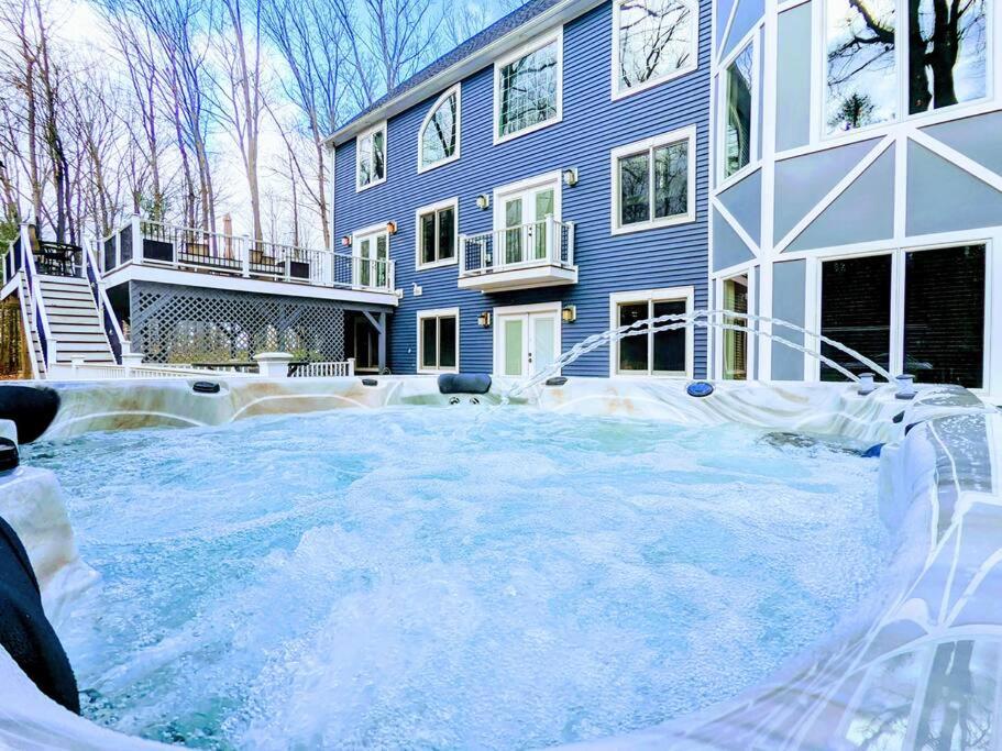 The Athena Hideaway - hottub, firepit, lake & racetrack photo 3