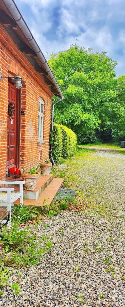 Quiet and cozy apartment close to nature in villa. photo 2