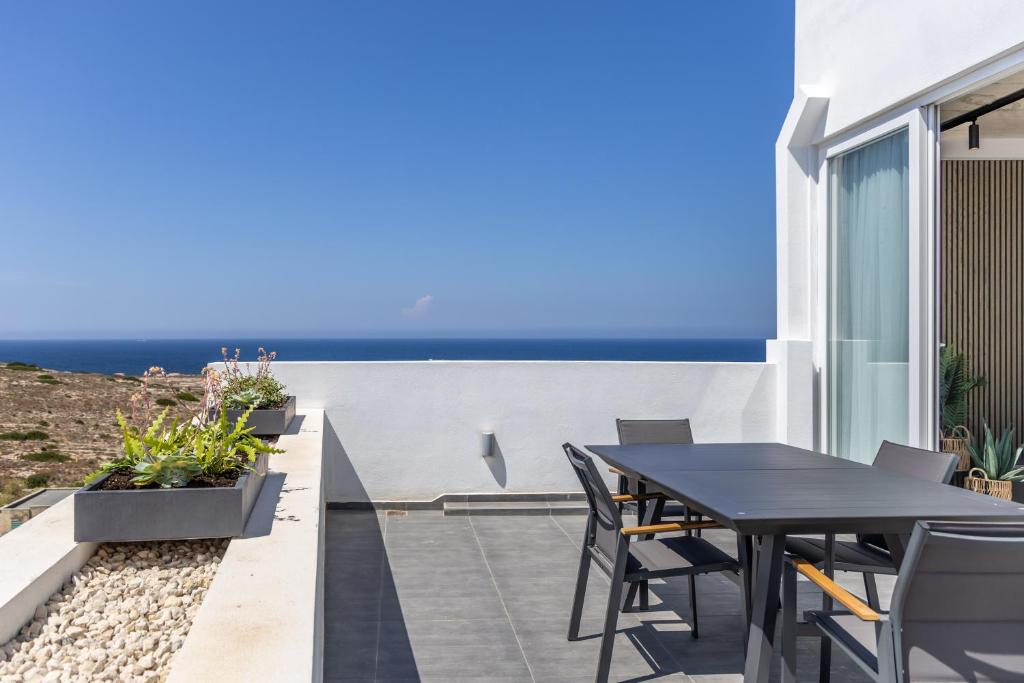 Private Penthouse with Heated Spa Bath Pembroke St Julians photo 4