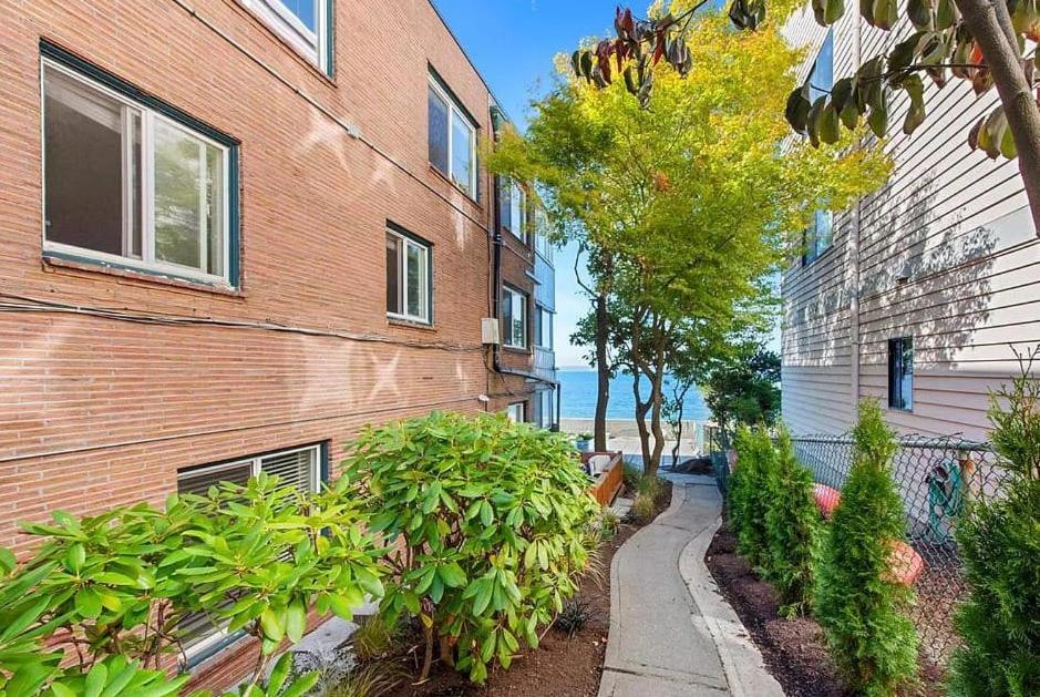 Seaside Serenity 1 BR Apt with balcony near Alki photo 3