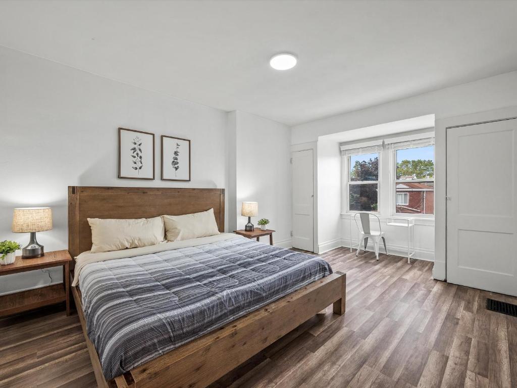 Oakland/University @G Modern and Bright Private Bedroom with Shared Bathroom image