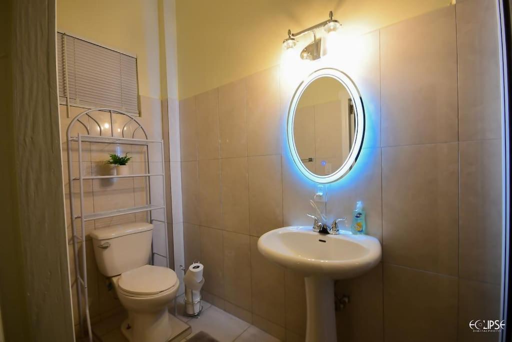 Modern 3-bed Lux Apt with Jacuzzi/Free Parking photo 1