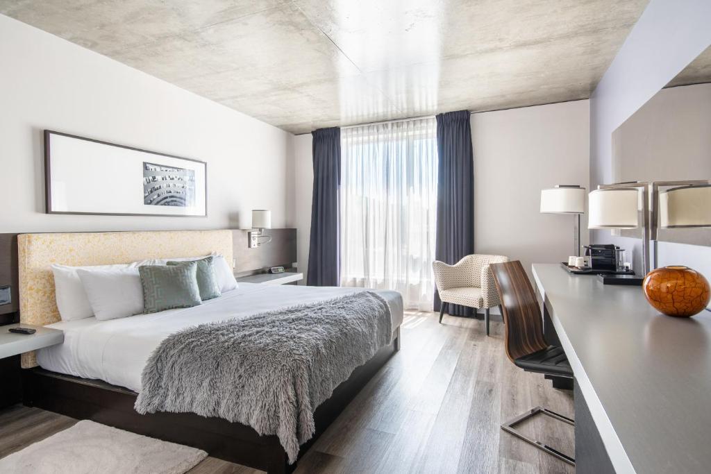 HOTEL 10 Room Type - Privilege King