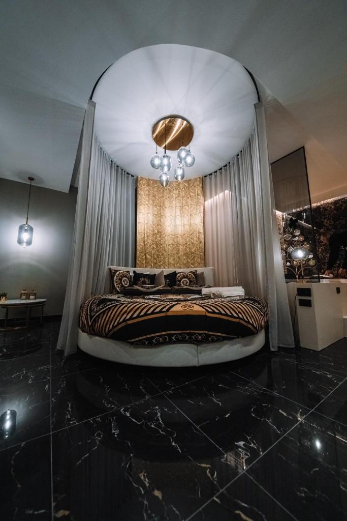 Versace Luxury Room photo 2
