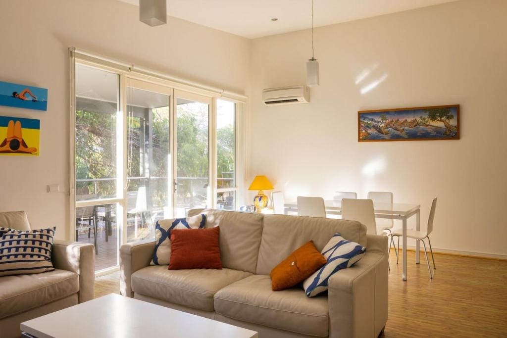 One Level at Broadbeach Inverloch photo 2