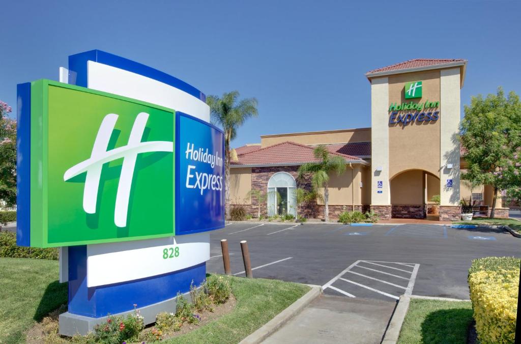 Holiday Inn Express Oakdale, an IHG Hotel image