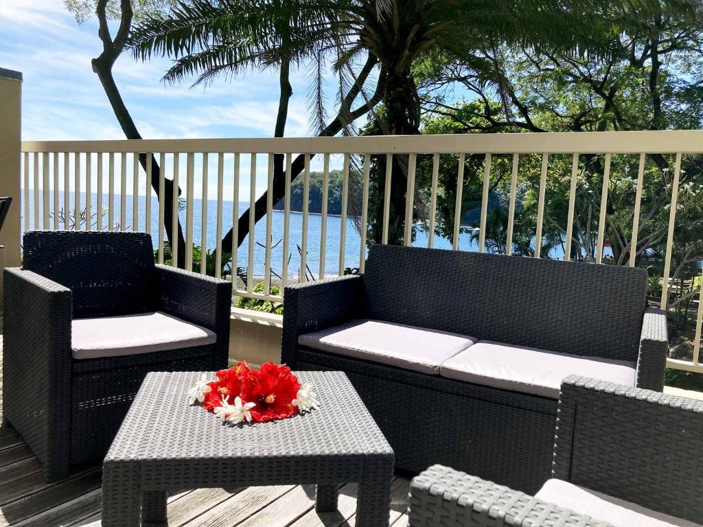 Tahiti Lafayette Beach Lodge