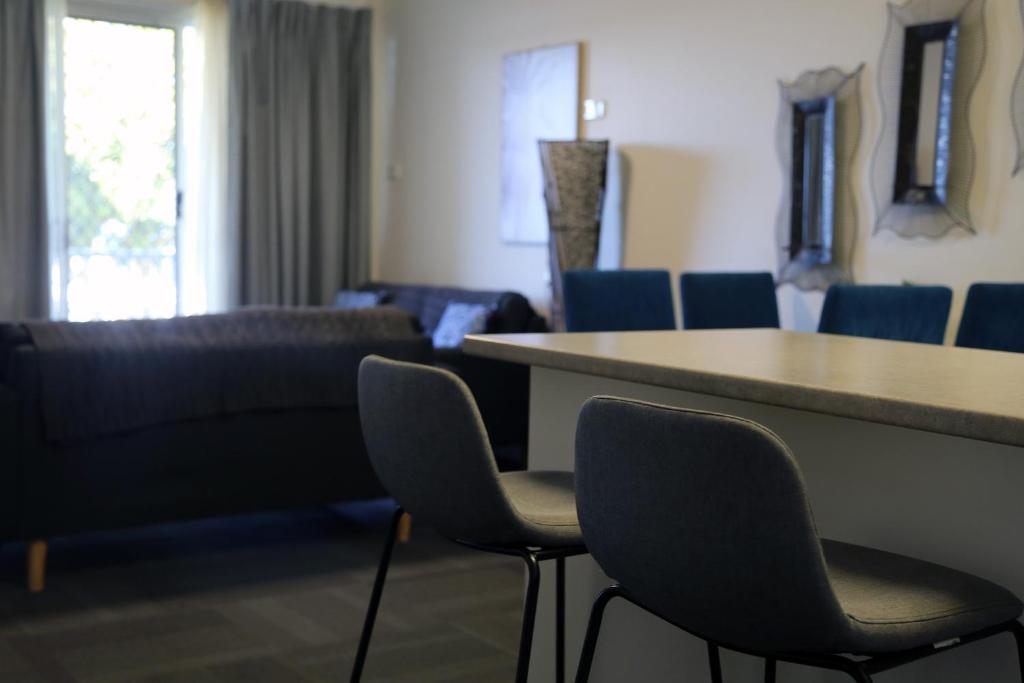 Zorba Waterfront Motel photo 3