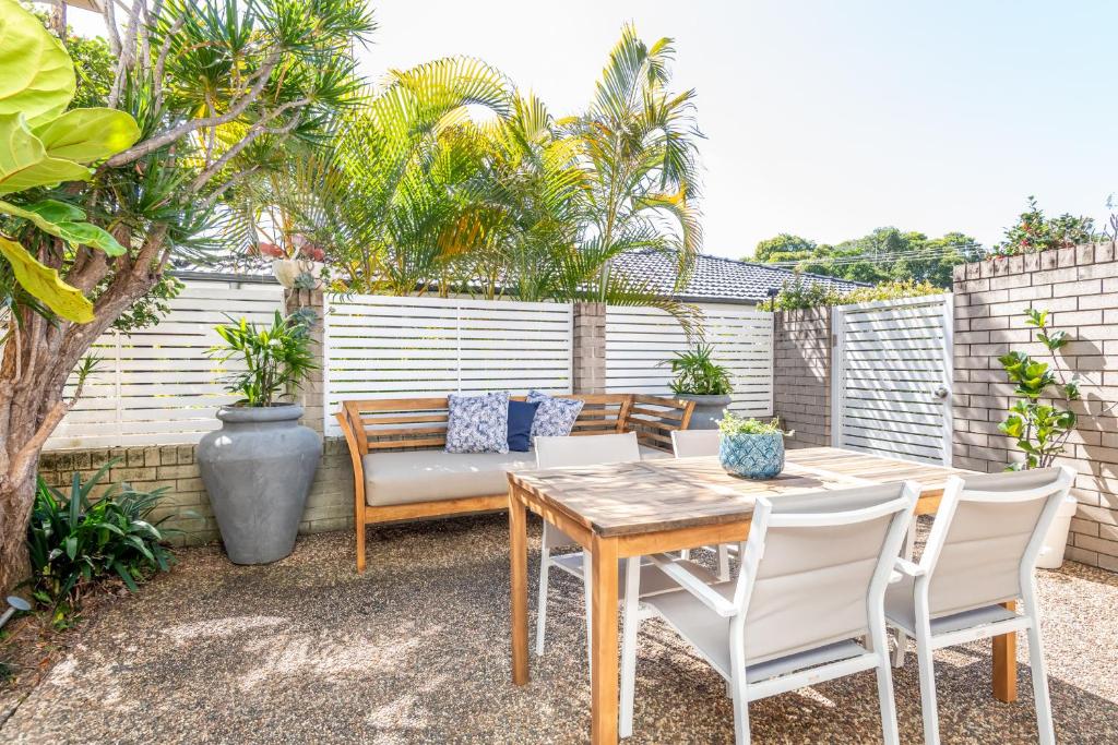 Sawtell Beachfront Villa - 2 mins to everything! photo 3