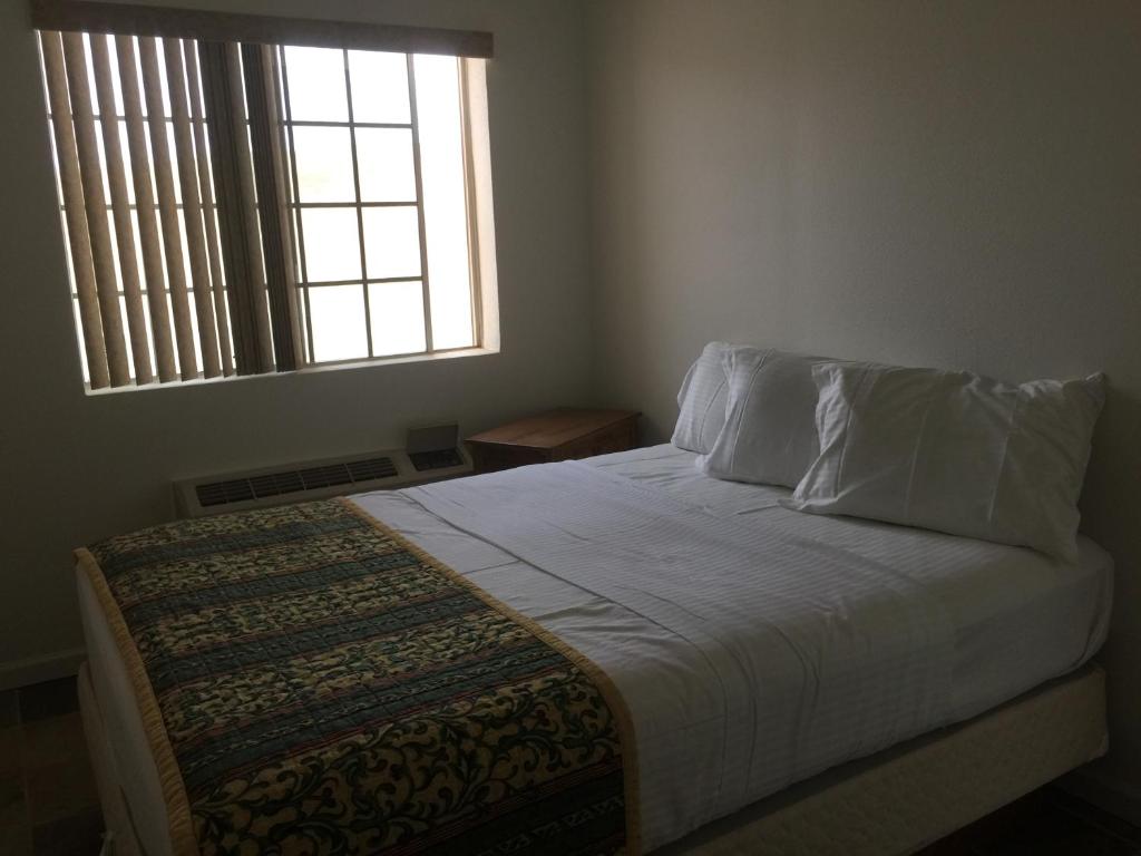 Harbour Inn Room Type - One-Bedroom Suite
