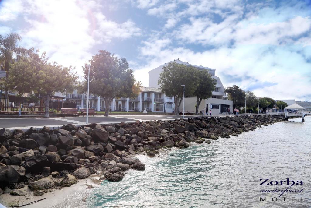 Zorba Waterfront Motel photo 2