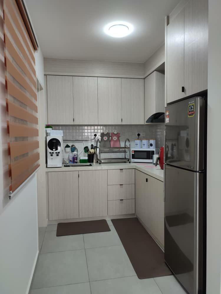 The Quartz 3 Bedroom Apartment with fully furnish and fully aircond, infinity pool, Corner lot with seaview and city view centre of malacca city photo 2